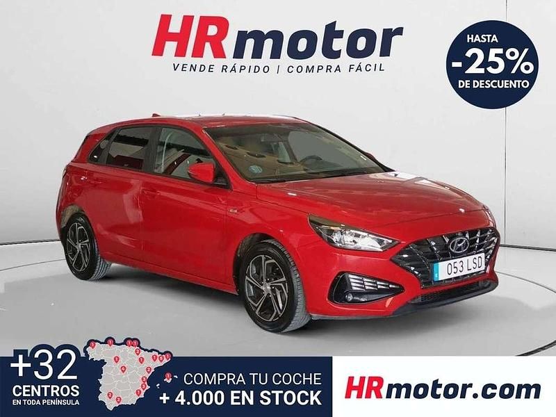 Usado Hyundai i30 121 CV (88 kW) 2021 Rojo Utilitario
