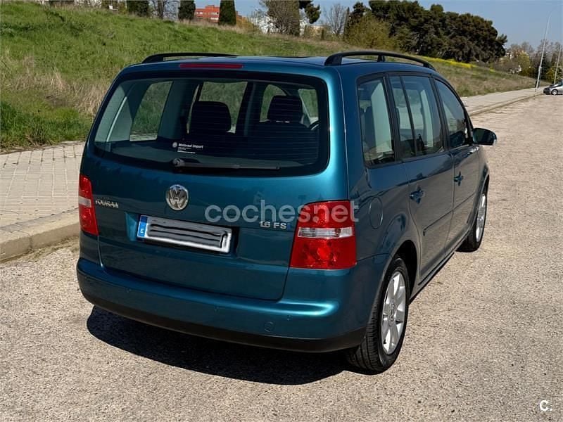 Usado VW Touran Highline 115 CV (84 kW) 2005 Azul Monovolumen
