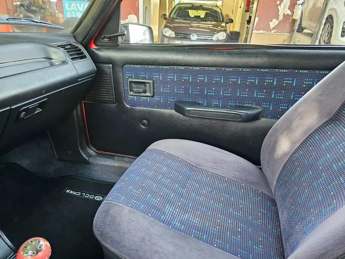 Usado Peugeot 205 60 CV (44 kW) 1996 Rojo Utilitario