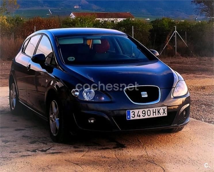 Gris / plata Usado 2012 Seat Leon Reference Berlina | 4200 € (Precio justo) - Imagen 1/4