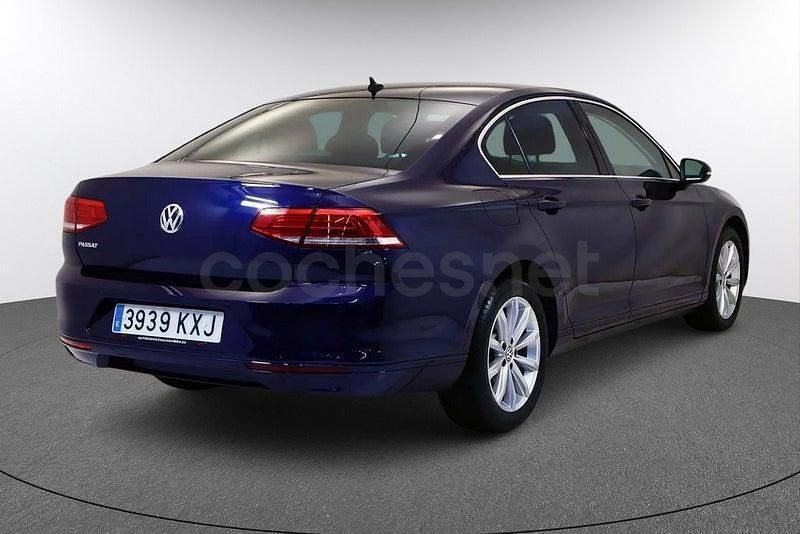 Usado VW Passat Advance 120 CV (88 kW) 2019 Azul Berlina