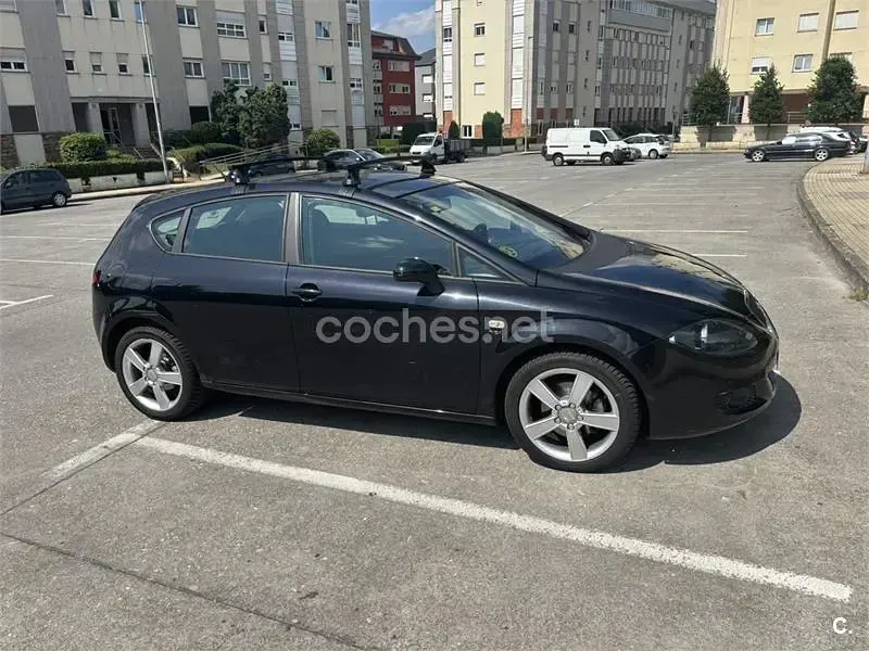 Usado Seat Leon Sport 140 CV (102 kW) 2006 Negro Utilitario