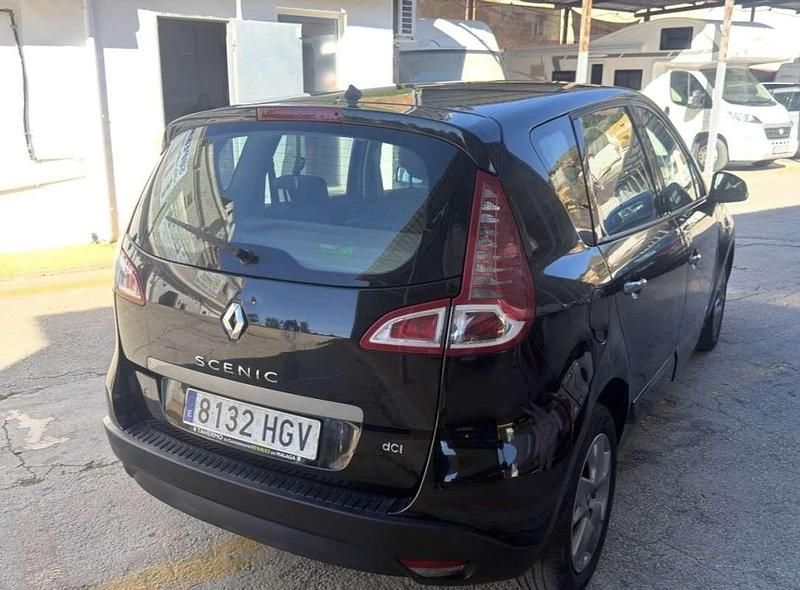 Usado Renault Grand Scénic III 110 CV (80 kW) 2013 Negro Monovolumen