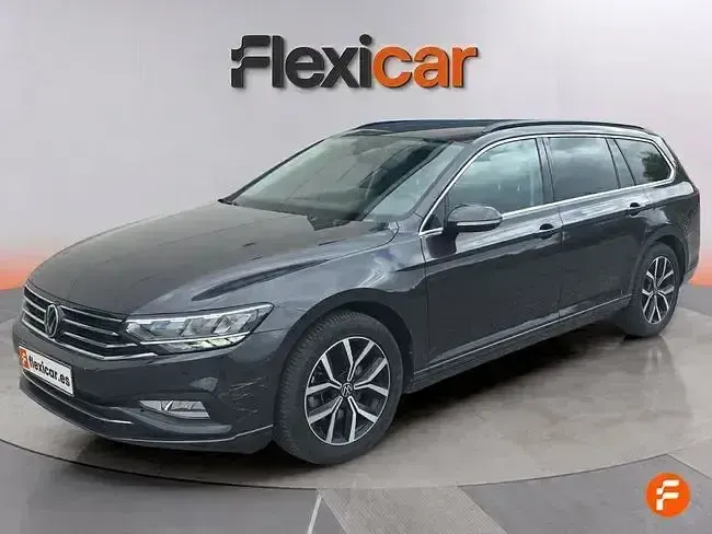 Usado VW Passat 122 CV (89 kW) 2022 Gris Familiar