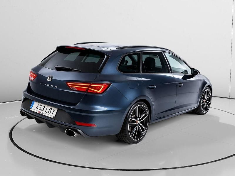 Usado Seat Leon CUPRA 290 CV (213 kW) 2020 Gris / plata Familiar