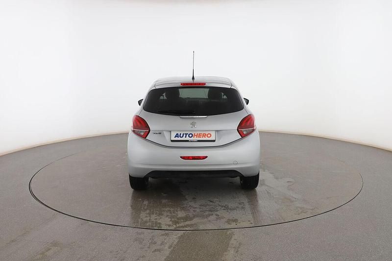 Usado Peugeot 208 Style 100 CV (73 kW) 2017 Gris Utilitario