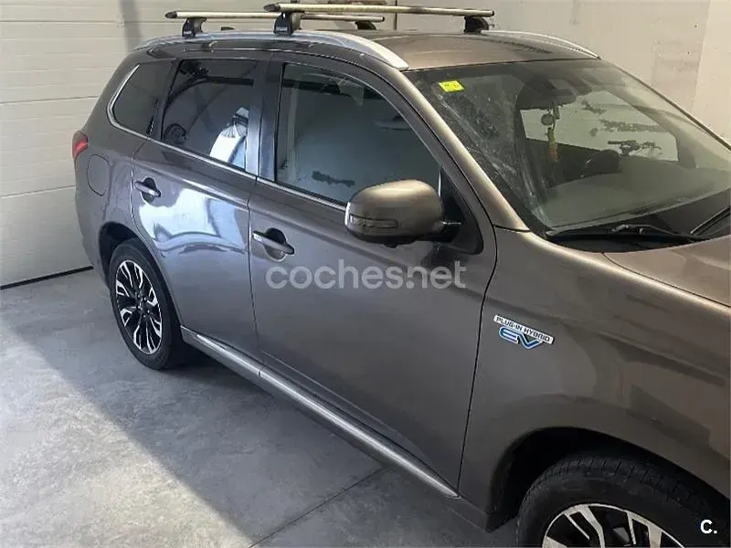 Usado Mitsubishi Outlander P-HEV 203 CV (149 kW) 2018 Marrón SUV