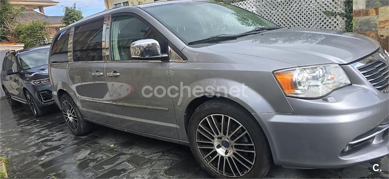 Usado Lancia Voyager Platinum 177 CV (130 kW) 2014 Gris / plata Monovolumen
