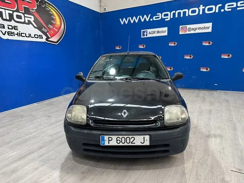 Usado Renault Clio II 65 CV (47 kW) 1998 Verde Berlina