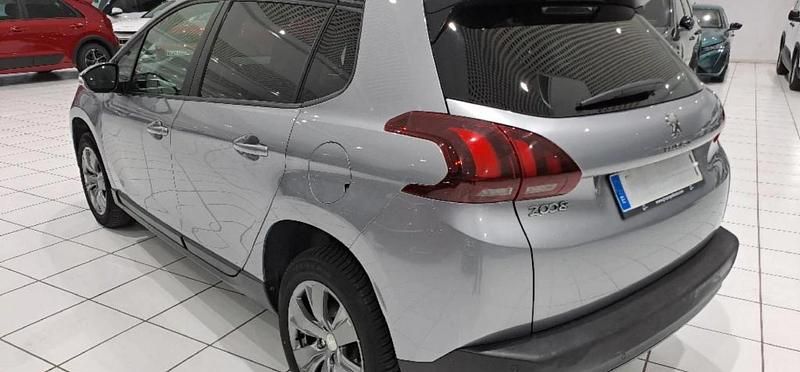 Usado Peugeot 2008 Style 101 CV (74 kW) 2018 Gris artense SUV