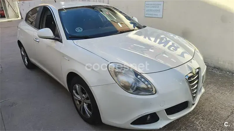 Usado Alfa Romeo Giulietta Distinctive 105 CV (77 kW) 2011 Blanco Utilitario