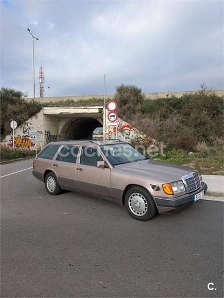 Usado Mercedes E300 147 CV (108 kW) 1993 Beige Familiar
