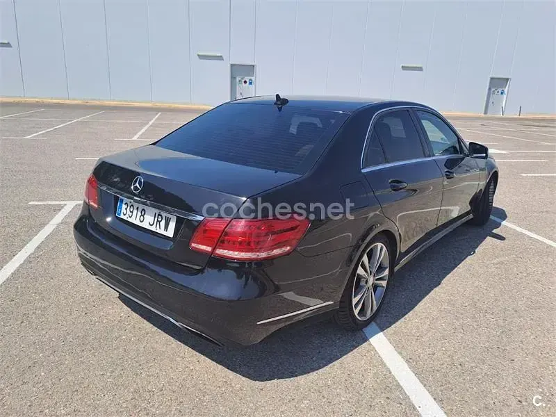 Usado Mercedes E220 170 CV (125 kW) 2013 Negro Berlina