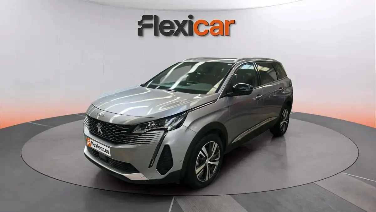 Usado Peugeot 5008 Active 131 CV (96 kW) 2023 Gris SUV