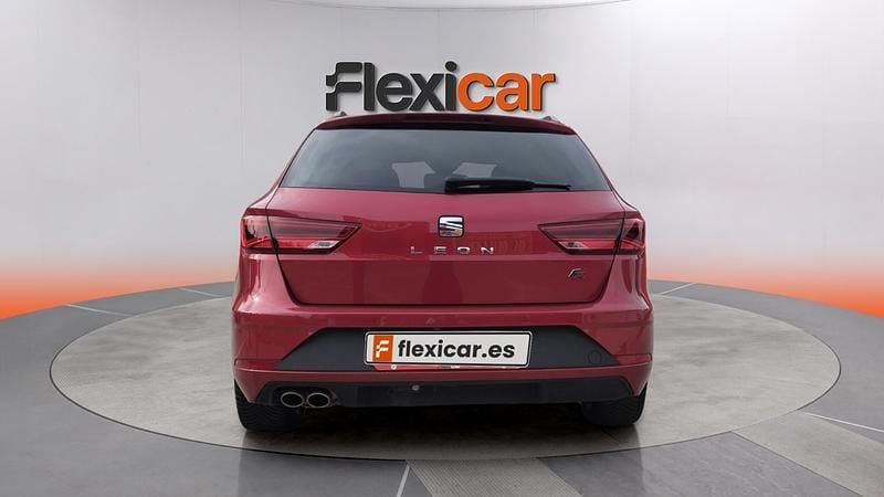 Usado Seat Leon FR 150 HP (110 kW) 2019 Vermelho Sedan