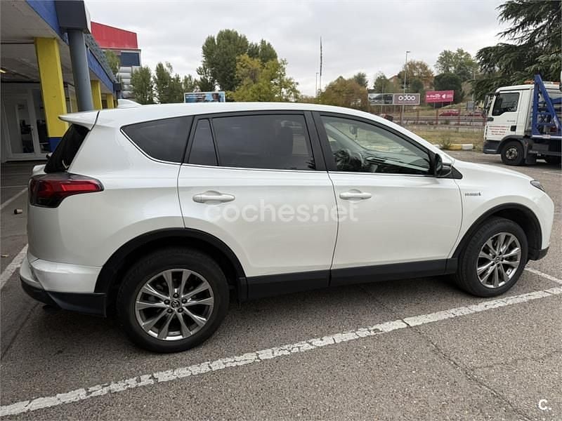 Usado Toyota RAV4 Hybrid Advance 197 CV (144 kW) 2016 Blanco SUV