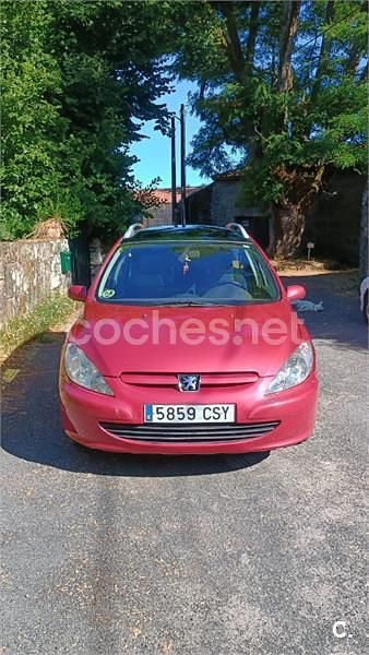 Rojo Usado 2004 Peugeot 307 Familiar | 2600 € (Precio justo) - Imagen 1/4