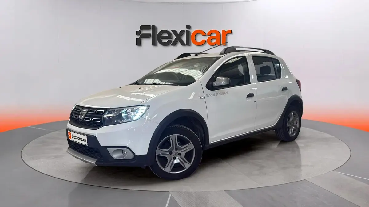 Usado Dacia Sandero Comfort 91 CV (66 kW) 2018 Blanco Berlina