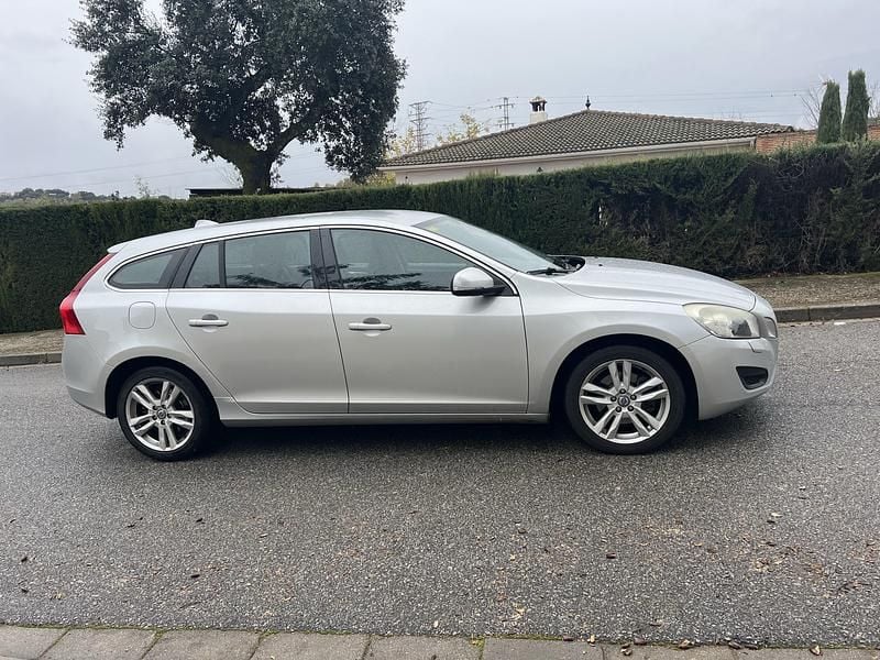 Usado Volvo V60 Momentum 163 CV (119 kW) 2012 Gray Familiar