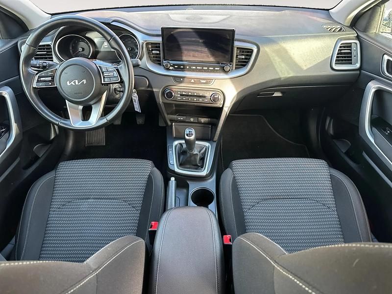 Usado Kia XCeed 100 CV (73 kW) 2024 Rosa SUV