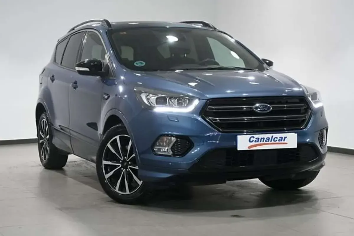 Usado Ford Kuga Vignale 150 CV (110 kW) 2019 Azul SUV