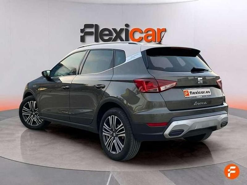 Usado Seat Arona Style 110 CV (80 kW) 2023 Gris SUV