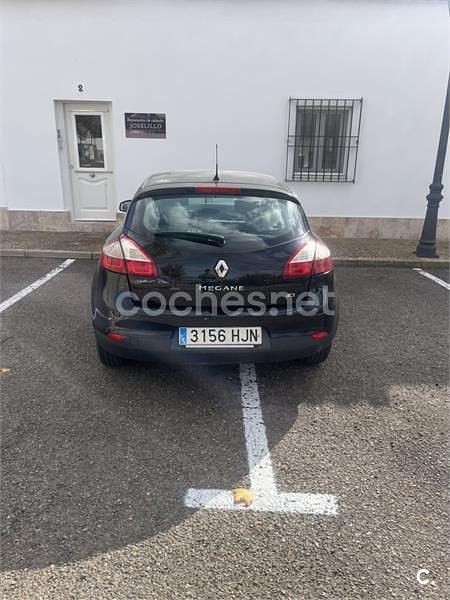 Usado Renault Mégane Dynamique 110 CV (80 kW) 2012 Negro Berlina