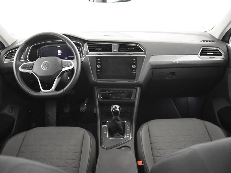 Usado VW Tiguan Life 150 CV (110 kW) 2024 Gris/plata SUV