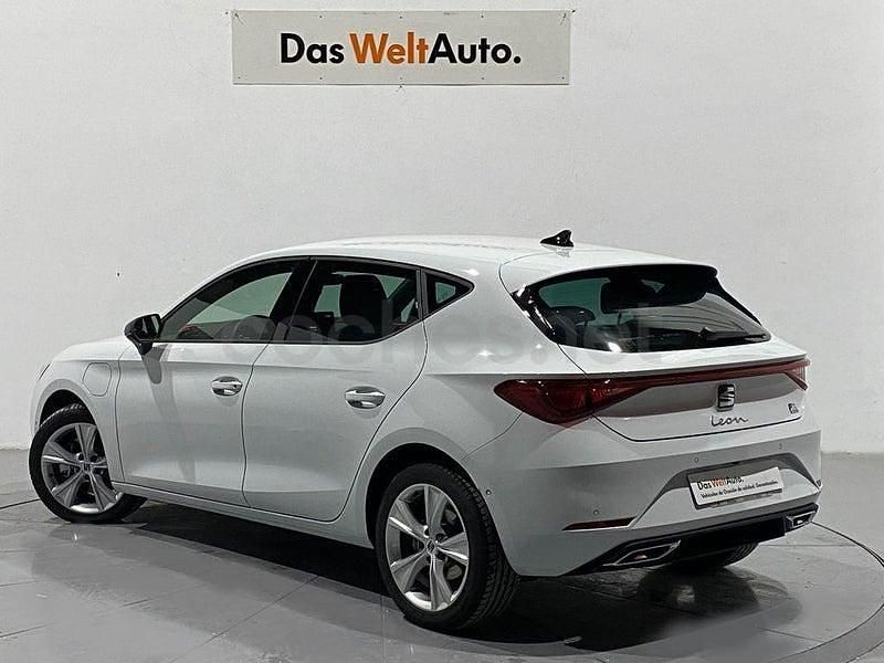 Usado Seat Leon FR 204 CV (150 kW) 2025 Blanco Berlina