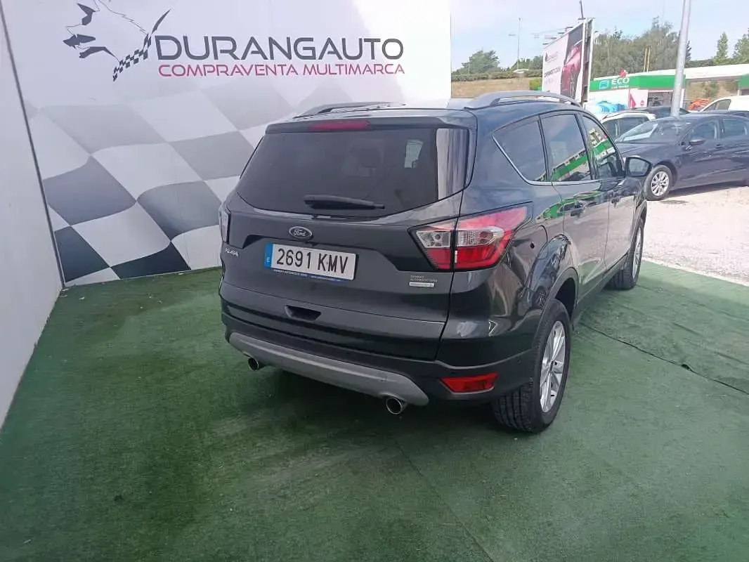 Usado Ford Kuga Titanium 178 CV (130 kW) 2018 Gris / plata SUV