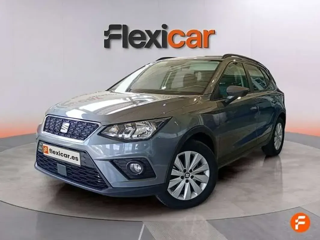 Usado Seat Arona Ecomotive 116 CV (85 kW) 2018 Gris SUV