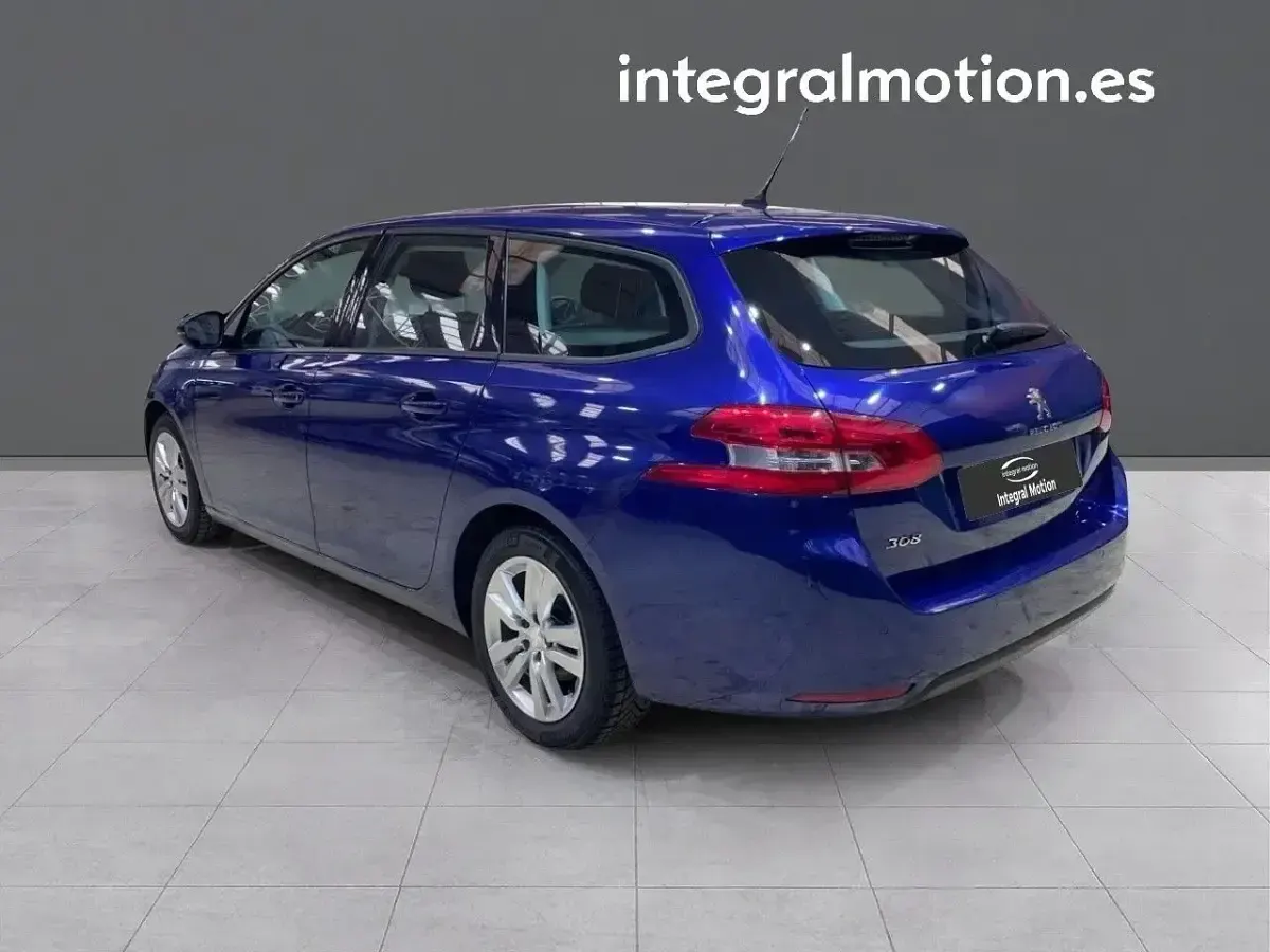 Usado Peugeot 308 SW Active 99 CV (72 kW) 2018 Azul Familiar