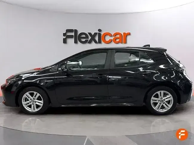 Begagnad Toyota Corolla Active 122 HK (89 kW) 2022 Svart