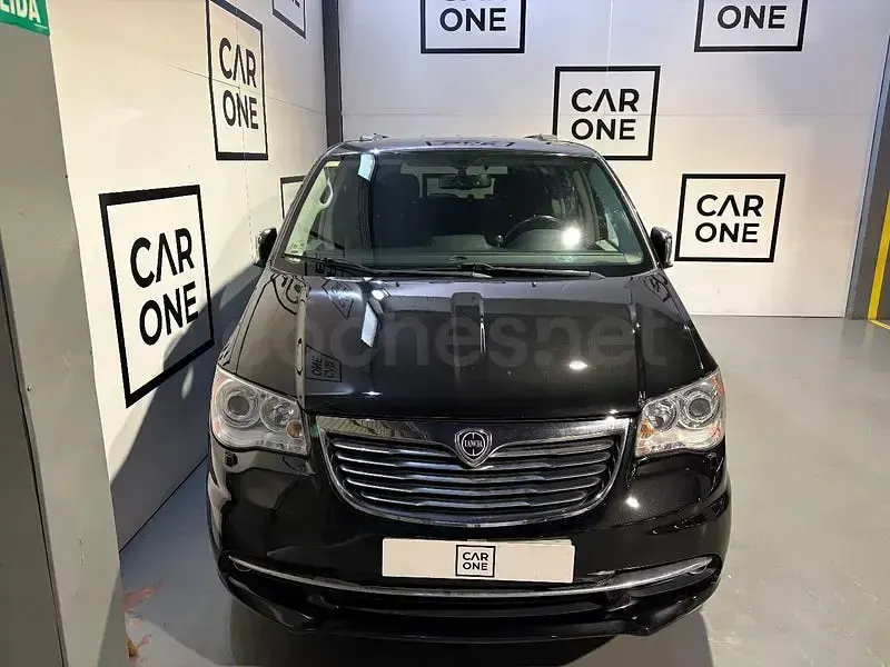 Usado Lancia Voyager Platinum 177 CV (130 kW) 2015 Negro Monovolumen