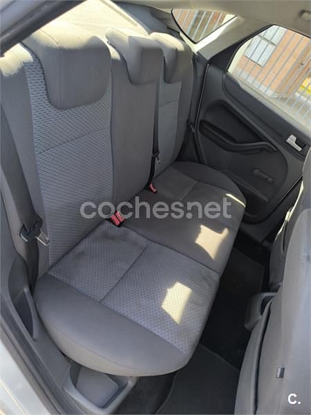 Usado Ford Focus Trend 115 CV (84 kW) 2008 Gris / plata Berlina