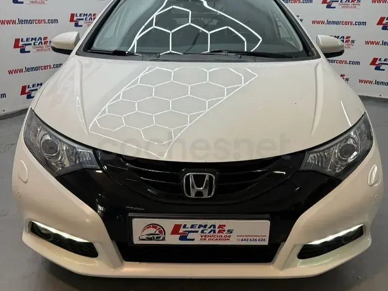 Usado Honda Civic Executive 120 CV (88 kW) 2014 Blanco Berlina