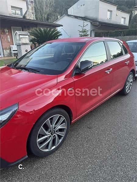 Usado Hyundai i30 N Line 120 CV (88 kW) 2019 Granate Berlina