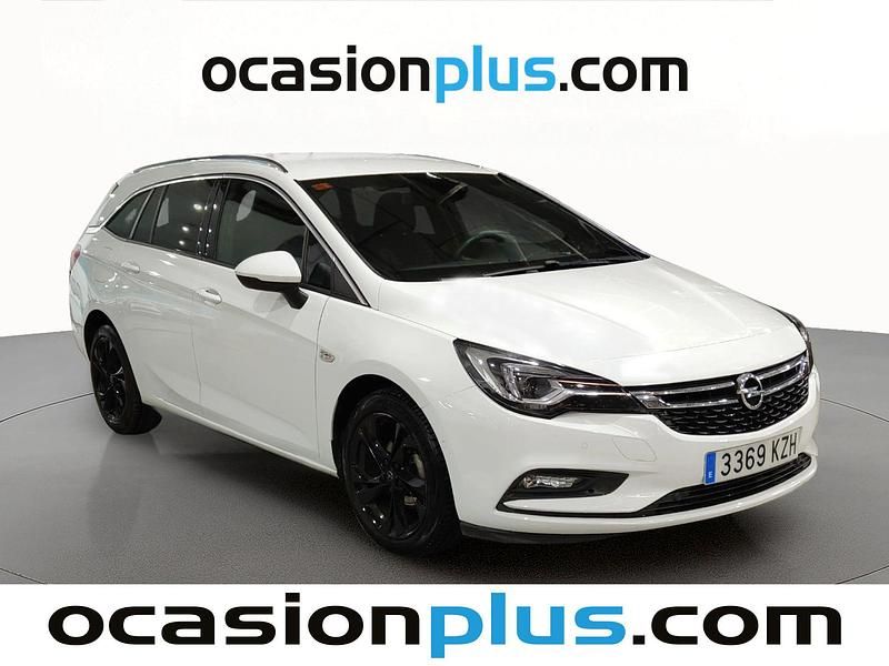 Usado Opel Astra Dynamic 150 CV (110 kW) 2019 Blanco Familiar