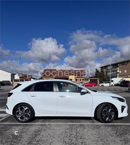 Usado Kia Ceed 120 CV (88 kW) 2019 Blanco Utilitario