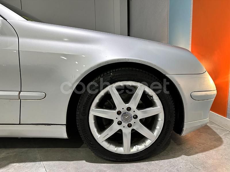 Usado Mercedes C180 129 CV (94 kW) 2002 Gris / plata Berlina