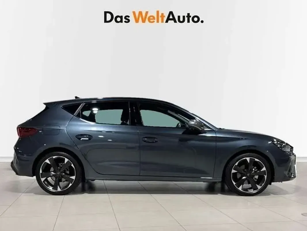 Usado Cupra Leon 150 CV (110 kW) 2025 Gris Utilitario