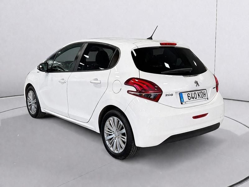 Usado Peugeot 208 Style 82 CV (60 kW) 2017 Blanco Utilitario