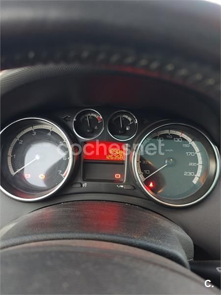 Usado Peugeot 308 SW Active 120 CV (88 kW) 2011 Rojo Familiar