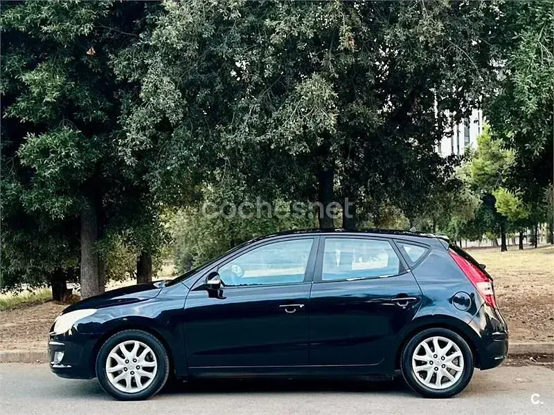 Usado Hyundai i30 Style 128 CV (94 kW) 2011 Negro Berlina