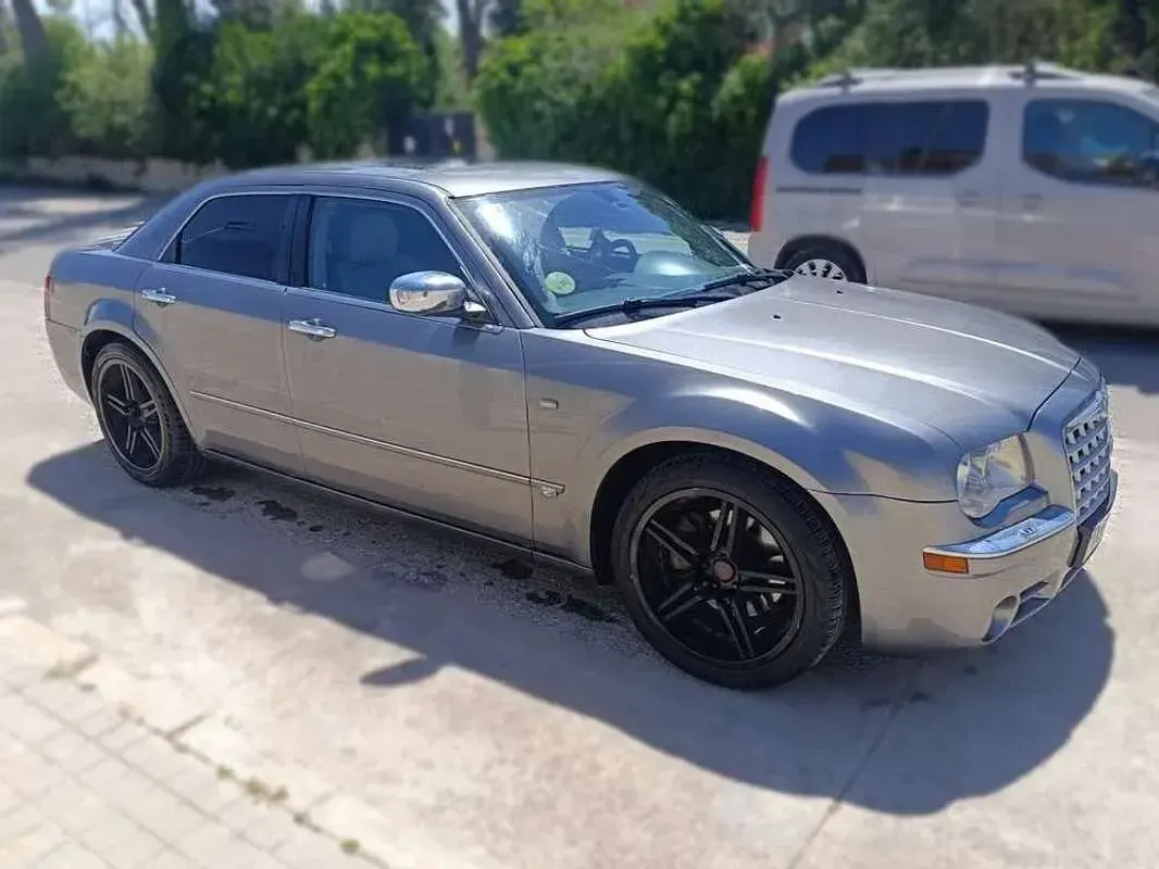 Usado Chrysler 300C 218 CV (160 kW) 2006 Gris Berlina