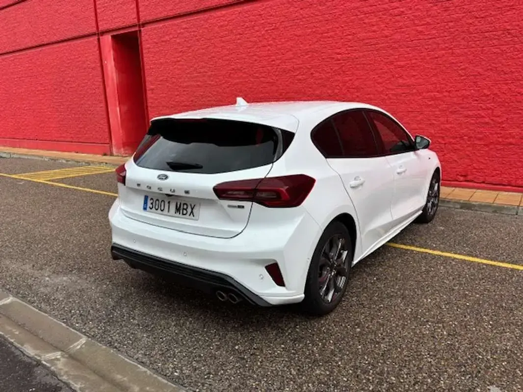 Usado Ford Focus ST-Line 125 HP (91 kW) 2022 Branco Citadino