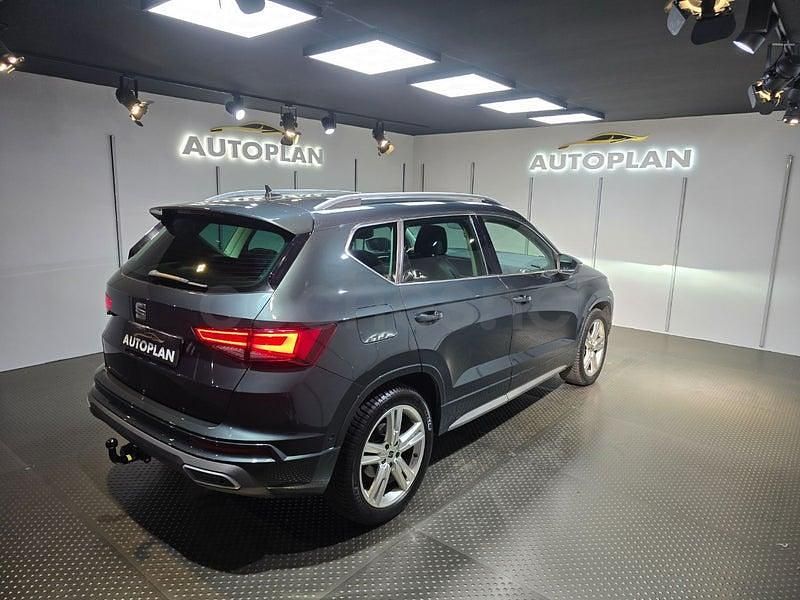 Usado Seat Ateca 4Drive 190 CV (139 kW) 2022 Gris / plata SUV