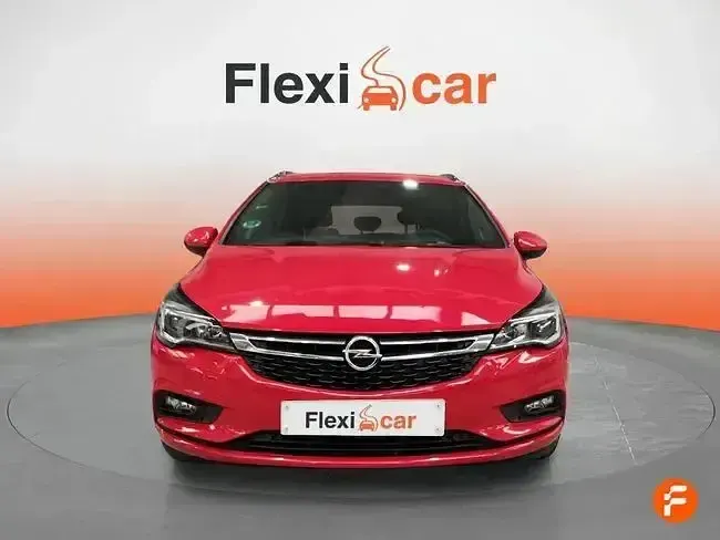 Usado Opel Astra Selective 110 CV (80 kW) 2019 Rojo Familiar