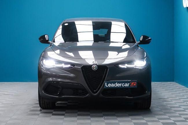 Usado Alfa Romeo Stelvio Sprint 160 CV (117 kW) 2024 Gris SUV