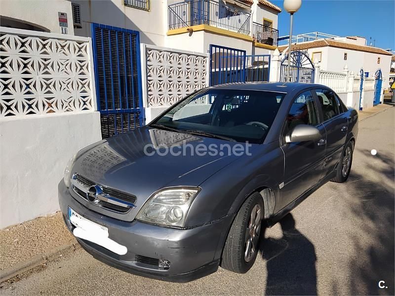 Usado Opel Vectra Elegance 125 CV (91 kW) 2004 Gris / plata Berlina